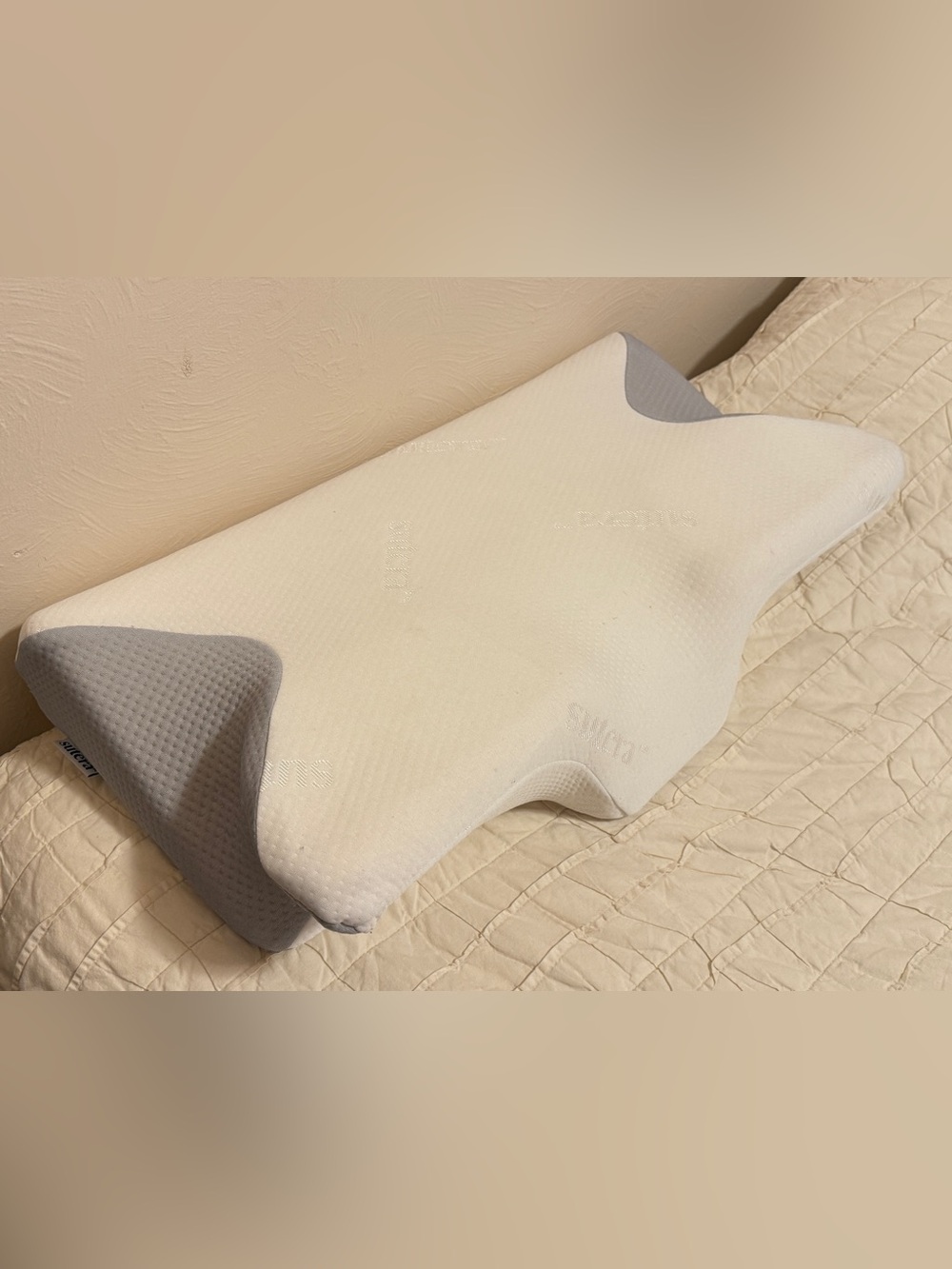 Sutera Orthopedic Contour Memory Foam Pillow white & gray Removable pillowcase